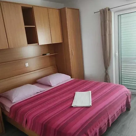 Apartment Pink Mili Makarska